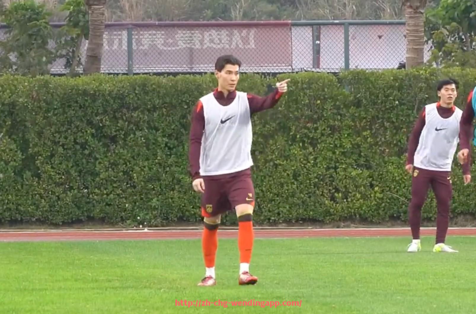 问鼎娱乐官网-法甲球队史上最强进攻阵容评选与对比