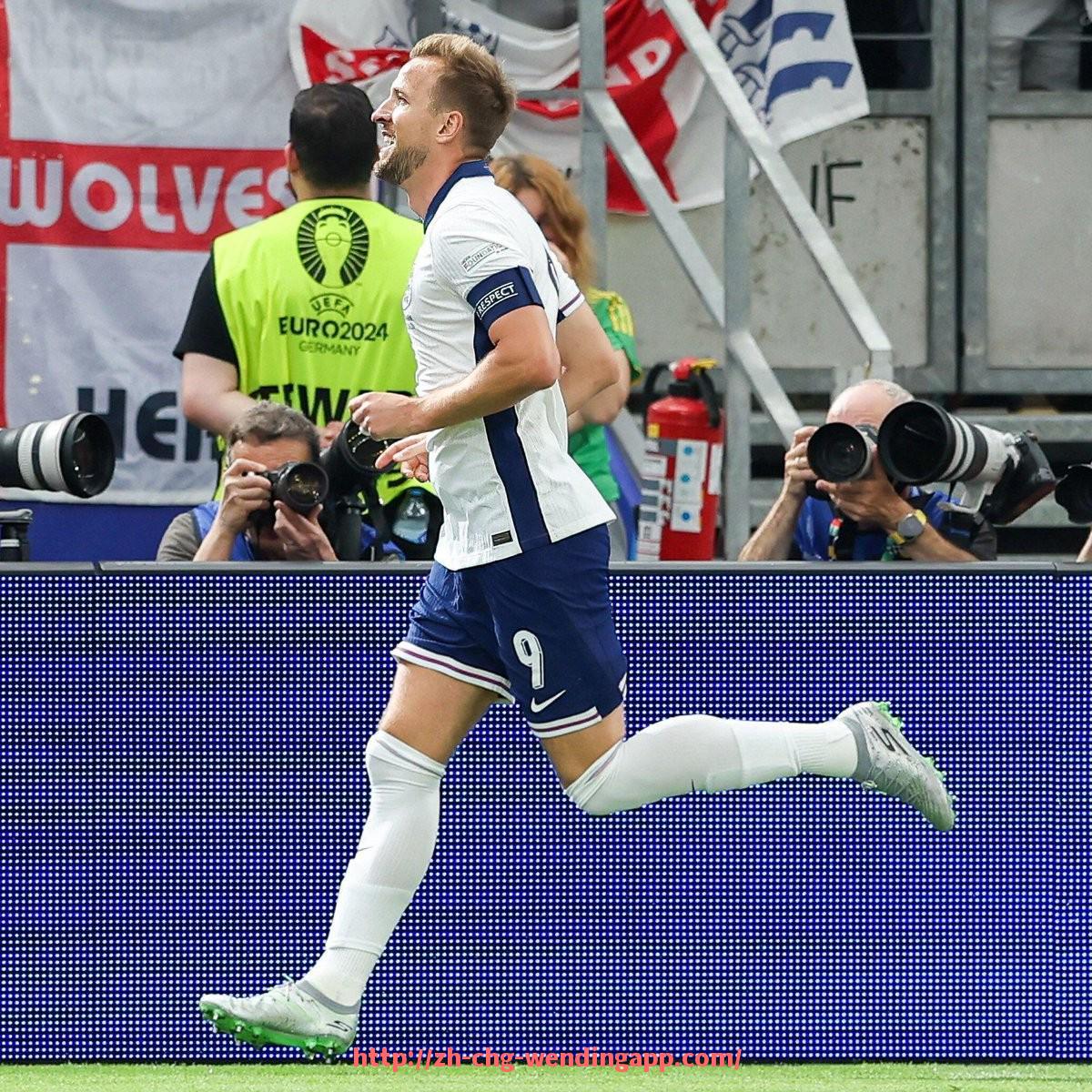 问鼎娱乐官网-英超球员受伤期间工资待遇及康复支持政策